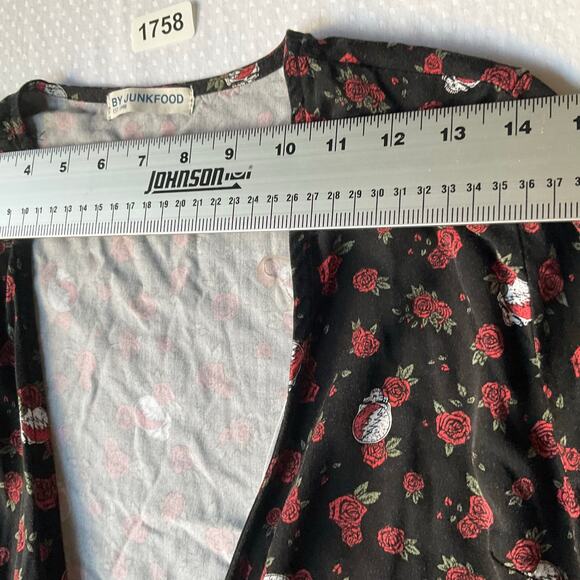Junk Food Women’s Long Sleeve Rayon Wrap Blouse size L, Black & Red Roses - Picture 2 of 7